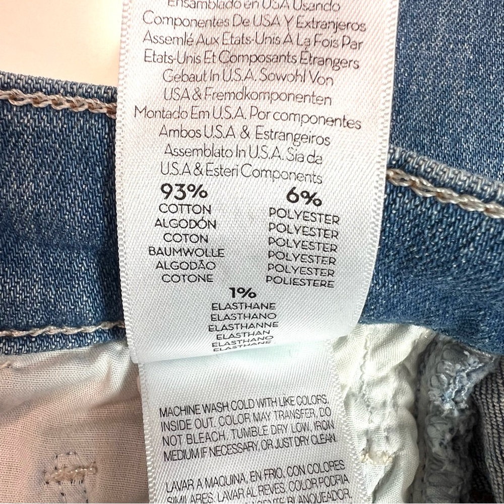 Mother Denim Insider Crop Step Fray Jeans
Shake Well Size 24 - Picture 13 of 16